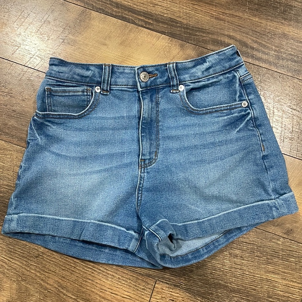 American eagle mom short